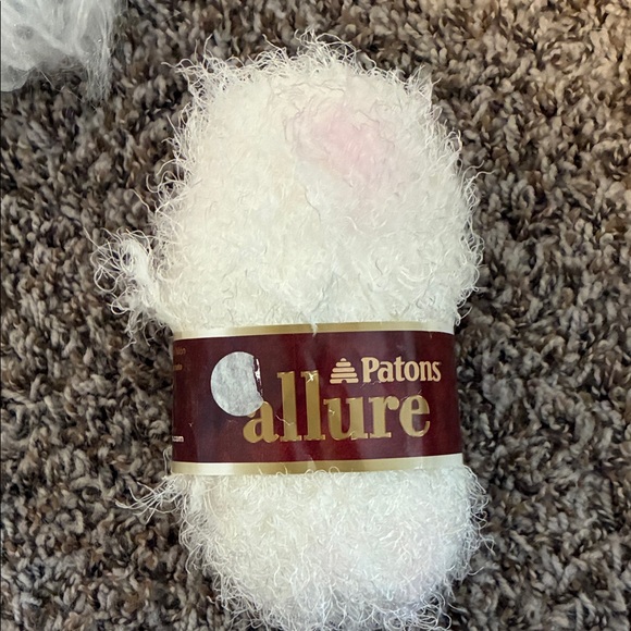 White & Silver Yarn Bundle - Picture 13 of 16